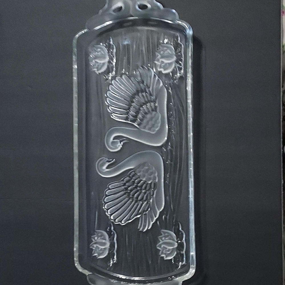 Swans Frosted/Clear Glass,15.5in.Lx6in.H.12in.W.inside tray.GUC,No Chips
